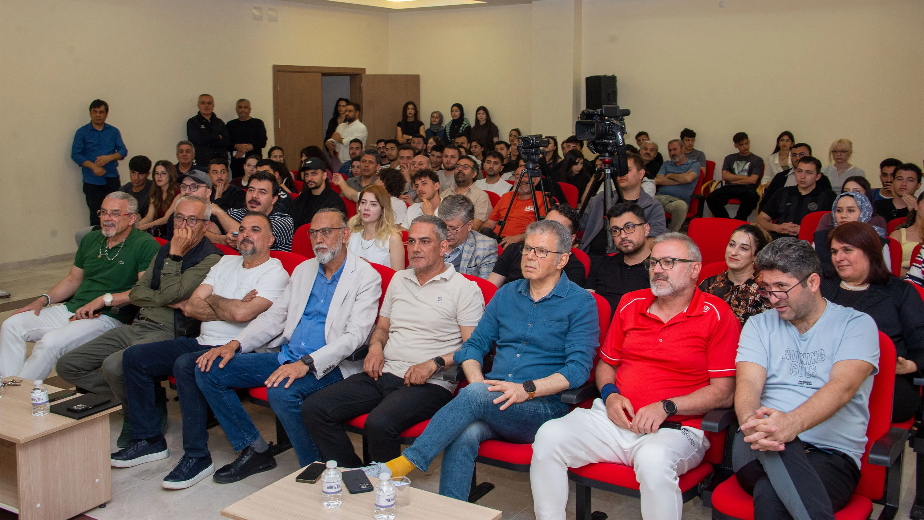 Teknik Direktör İlhan Palut ve ekibi, Selçuk Üniversitesi öğrencileriyle buluştu